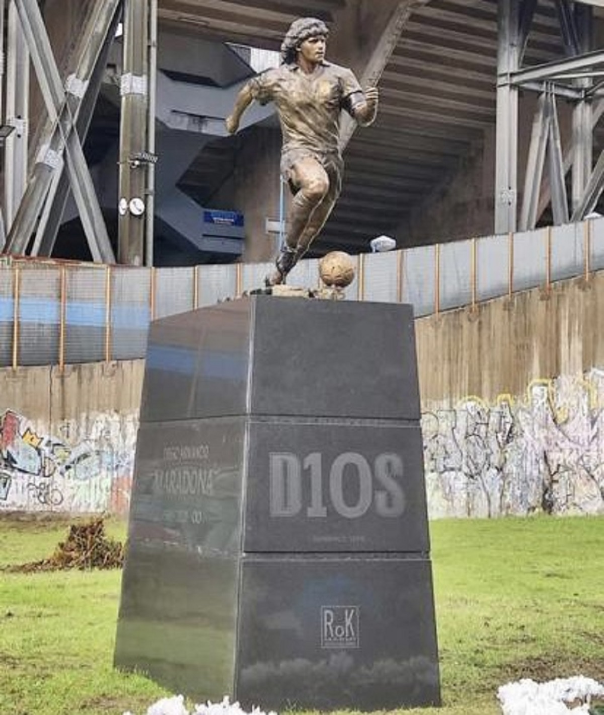 Maradona Statue Napoli