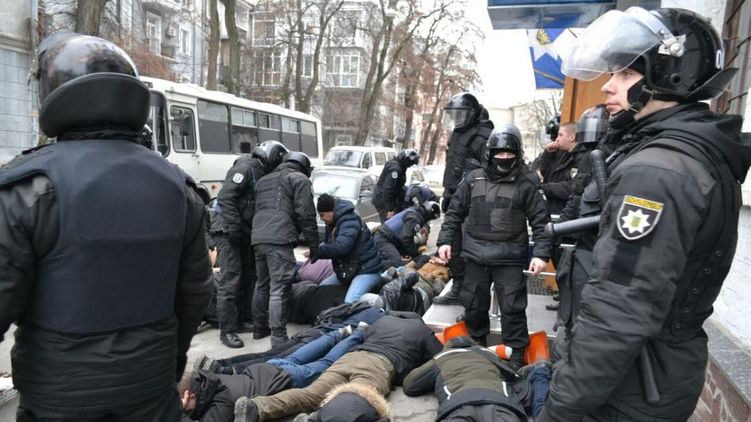 Во время задержания националистов полицейские кричали 