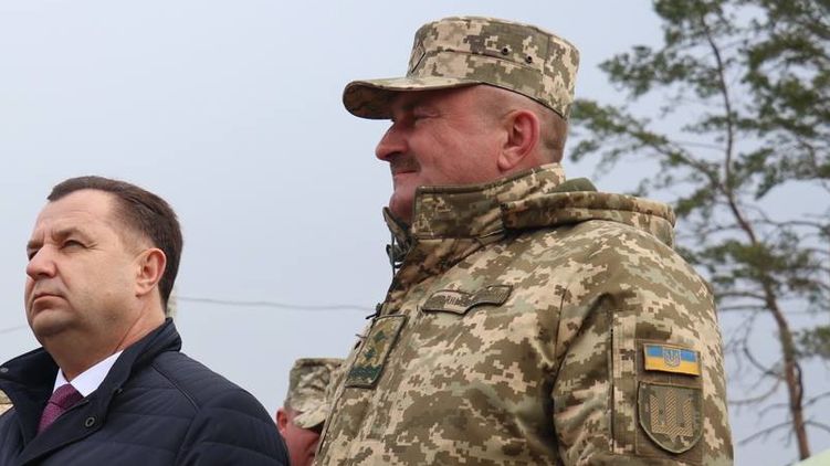 Владимир Кравченко с министром обороны Степаном Полтораком. Фото - ОК 