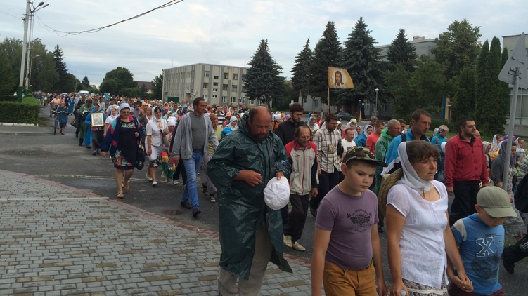 В 6.40 утра крестный ход выходит из города Полонное в Хмельницкой области и движется в Романовку Житомирской области, Анастасия Рафал, 