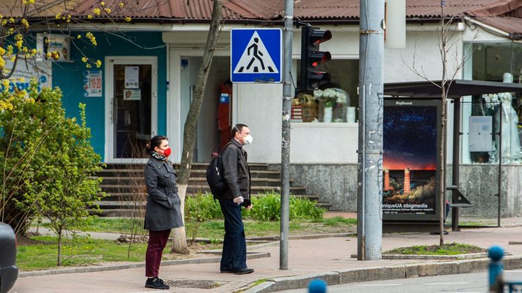 Коронавирус в Киеве. Горожане в масках. Фото: Страна