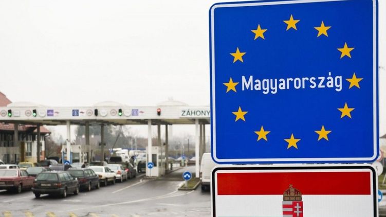 Украинцы нашли лазейку в Европу - транзитом через Венгрию