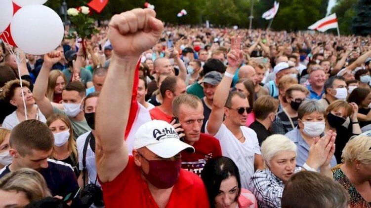 Митинг оппозиции в Беларуси. Фото: Наша Нива