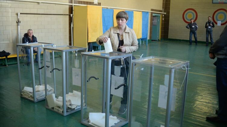 Довыборы на двух освободившихся округах не обошлись без скандалов, фото: Изым Каумбаев, 