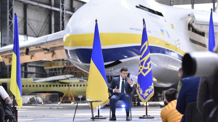 Владимир Зеленский во время пресс-конференции. Фото: Страна