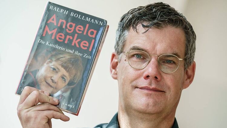 Выход биографии Меркель журналиста Больмана совпал с началом предвыборной кампании в Бундестаг.