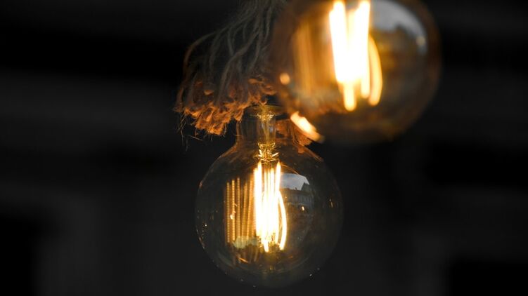 Отключения электроэнергии влияют на работу украинского бизнеса. Фото: pixnio.com