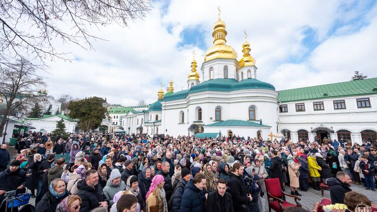 В УПЦ закликали віруючих стати на захист монастиря у Києво-Печерській Лаврі, фото: Телеграм-канал УПЦ