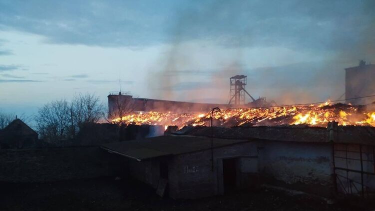 Последствия удара авиабомбой по Бериславу Херсонской области