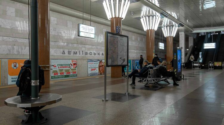 6 станций столичного метро закрыли на 6 месяцев из-за аварии в тоннеле. Фото: stickerman.com.ua