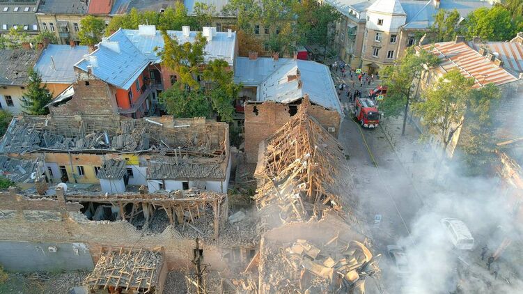 Последствия удара во Львове. Фото: ОВА