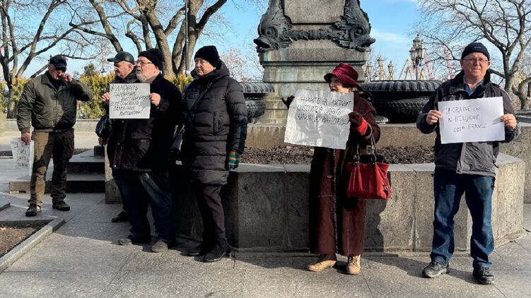 Пікет проти знесення пам'ятника Висоцькому в Одесі