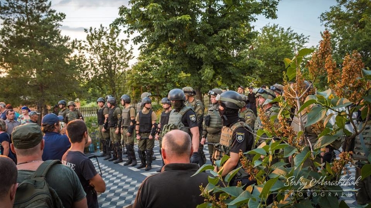 В Кировоградской области произошли столкновения между крестьянами, Нацгвардией и добробатовцами, фото: Cергей Марущак