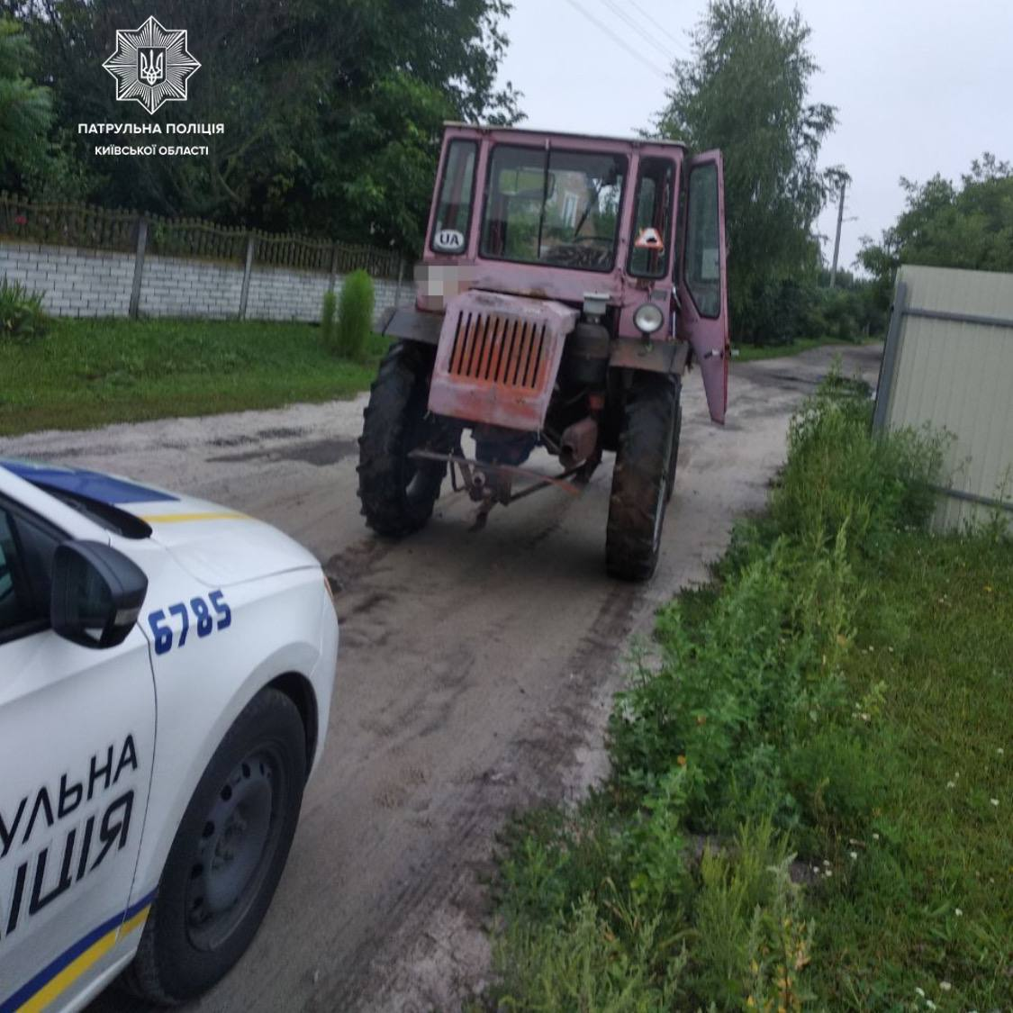 Под Борисполем задержали пьяного тракториста с уровнем алкоголя в 12 раз выше нормы