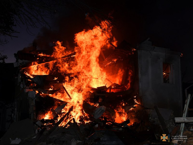 Последствия удара по Николаеву в ночь на 12 июля. Фото: ГСЧС