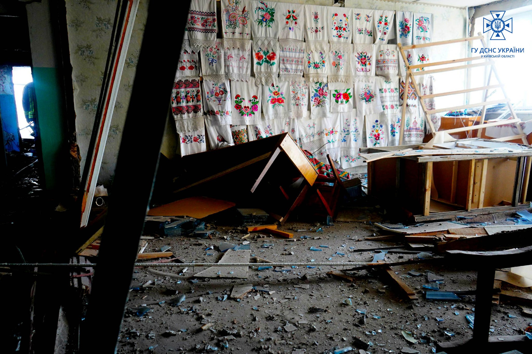 Последствия удара россиян по общежитию. Фото: facebook.com/MNSKOB