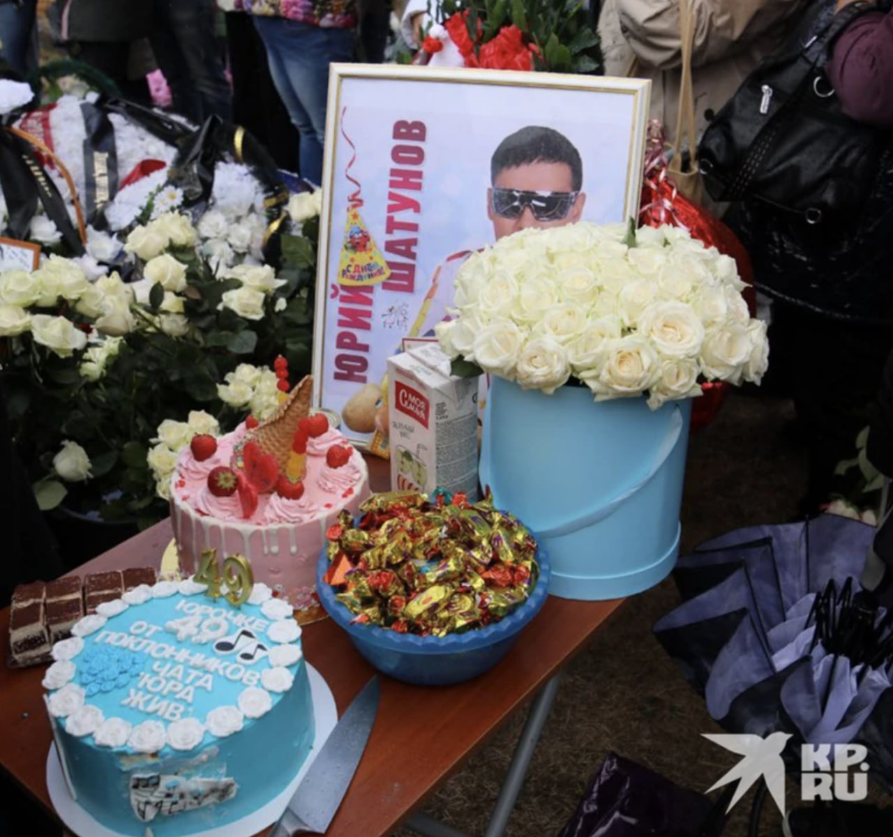 Поклонники Шатунова отметили день рождения покойного артиста
