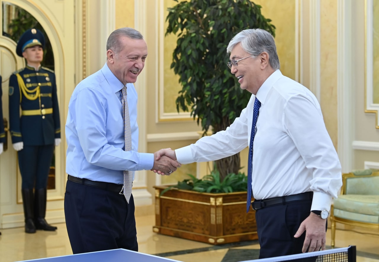 Токаев и Эрдоган сыграли в настольный теннис после переговоров в Астане