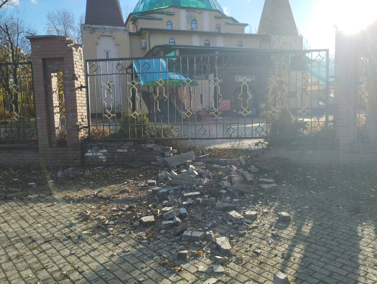 Последствия обстрела мечети в Донецке
