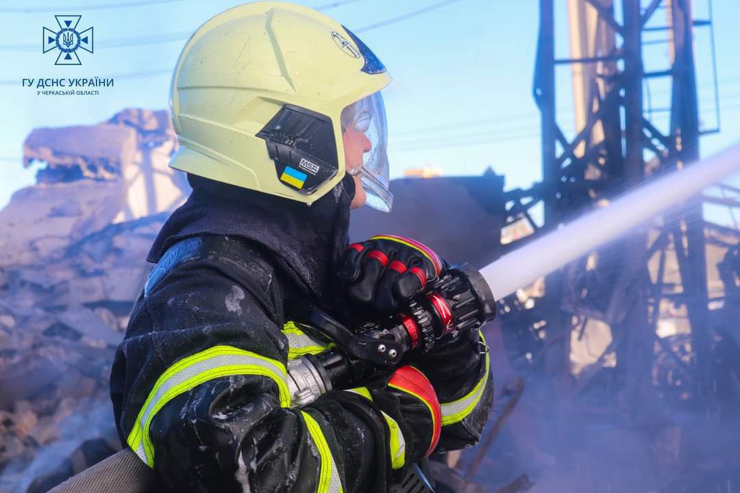 Появились фото пожара на энергетическом объекте Черкасской области