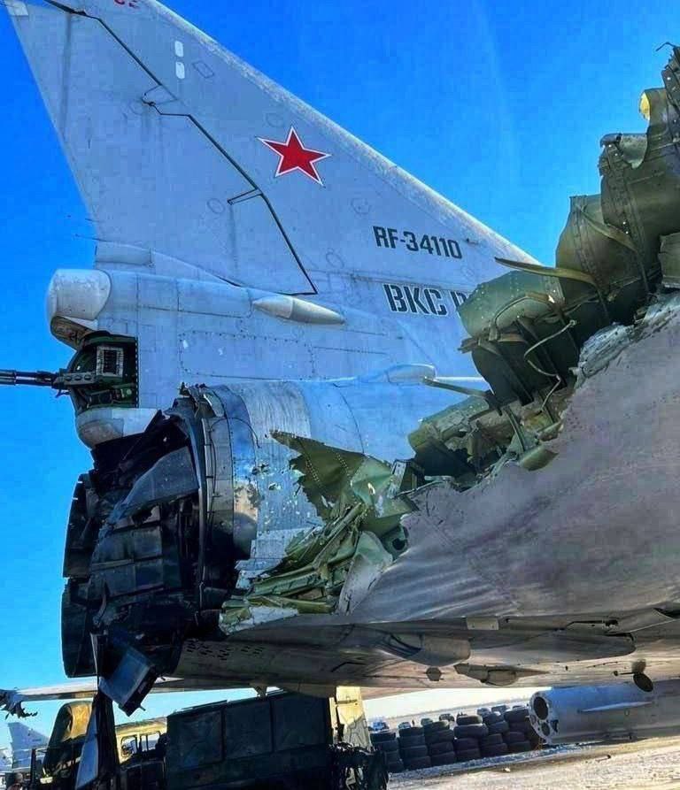 Поврежденный самолет, фото 1