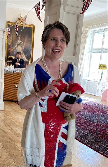 Вечеринка в посольстве Британии в Швеции