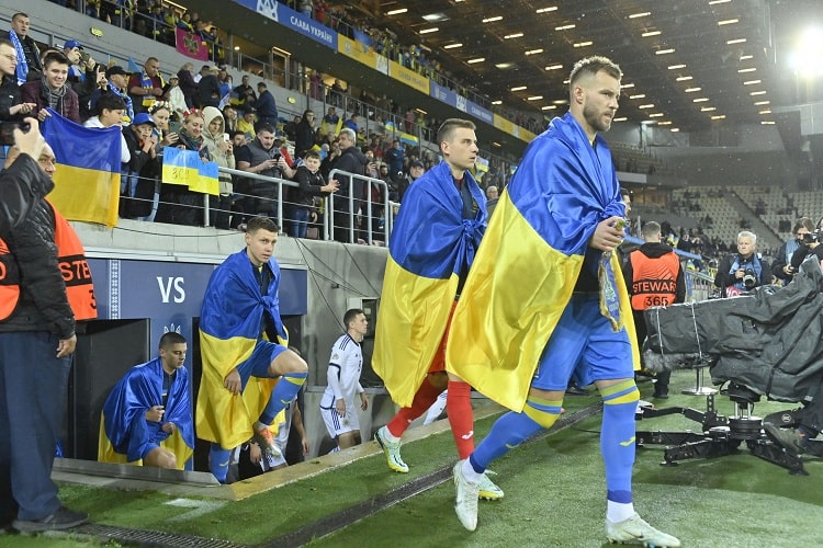 Украинская ассоциация футбола сообщила о том, что Украина не смогла вернуться в элиту Лиги наций УЕФА, сыграв вничью с Шотландией