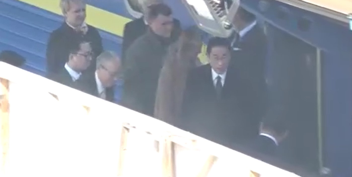 Премьер Японии 21 марта приехал в Киев