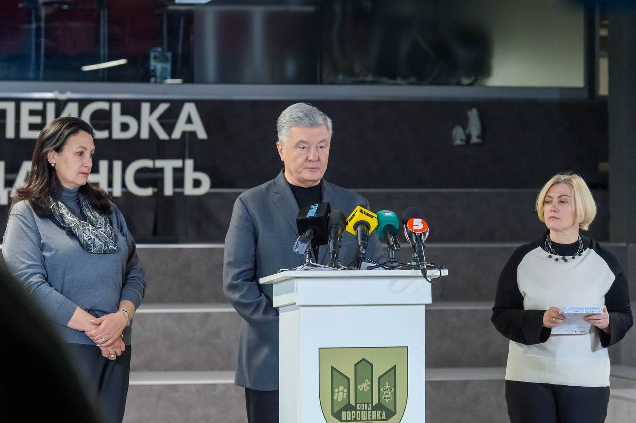 Экс-президент Петр Порошенко собирает вокруг себя недовольных парламентской политикой власти