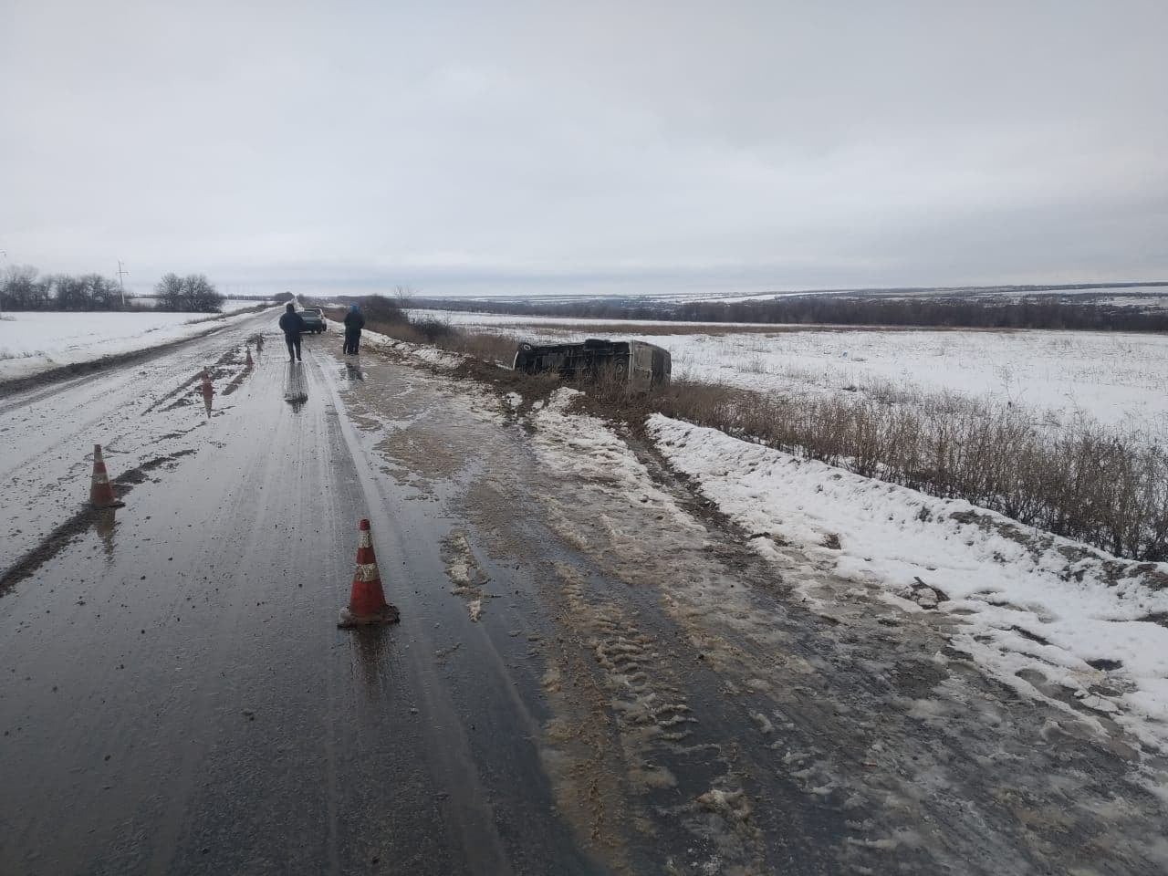 на Донбассе перевернулся пассажирский автобус