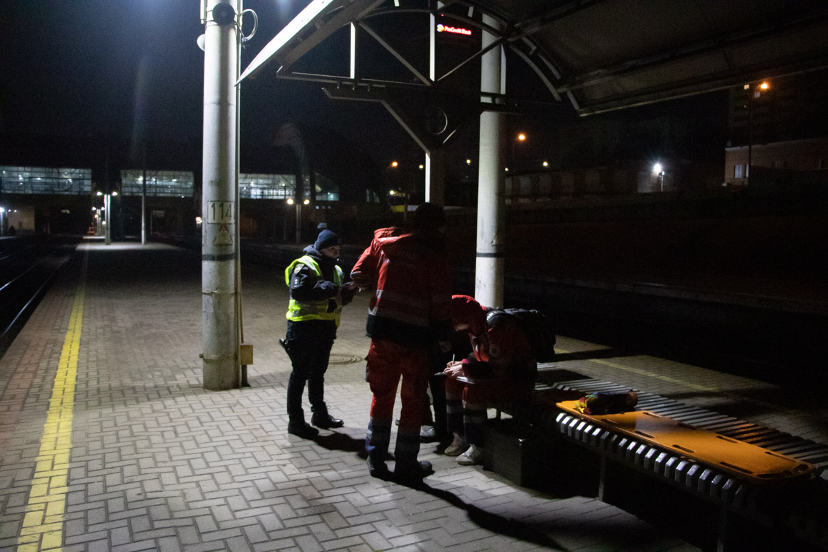 полиция работает на месте обнаружения трупа