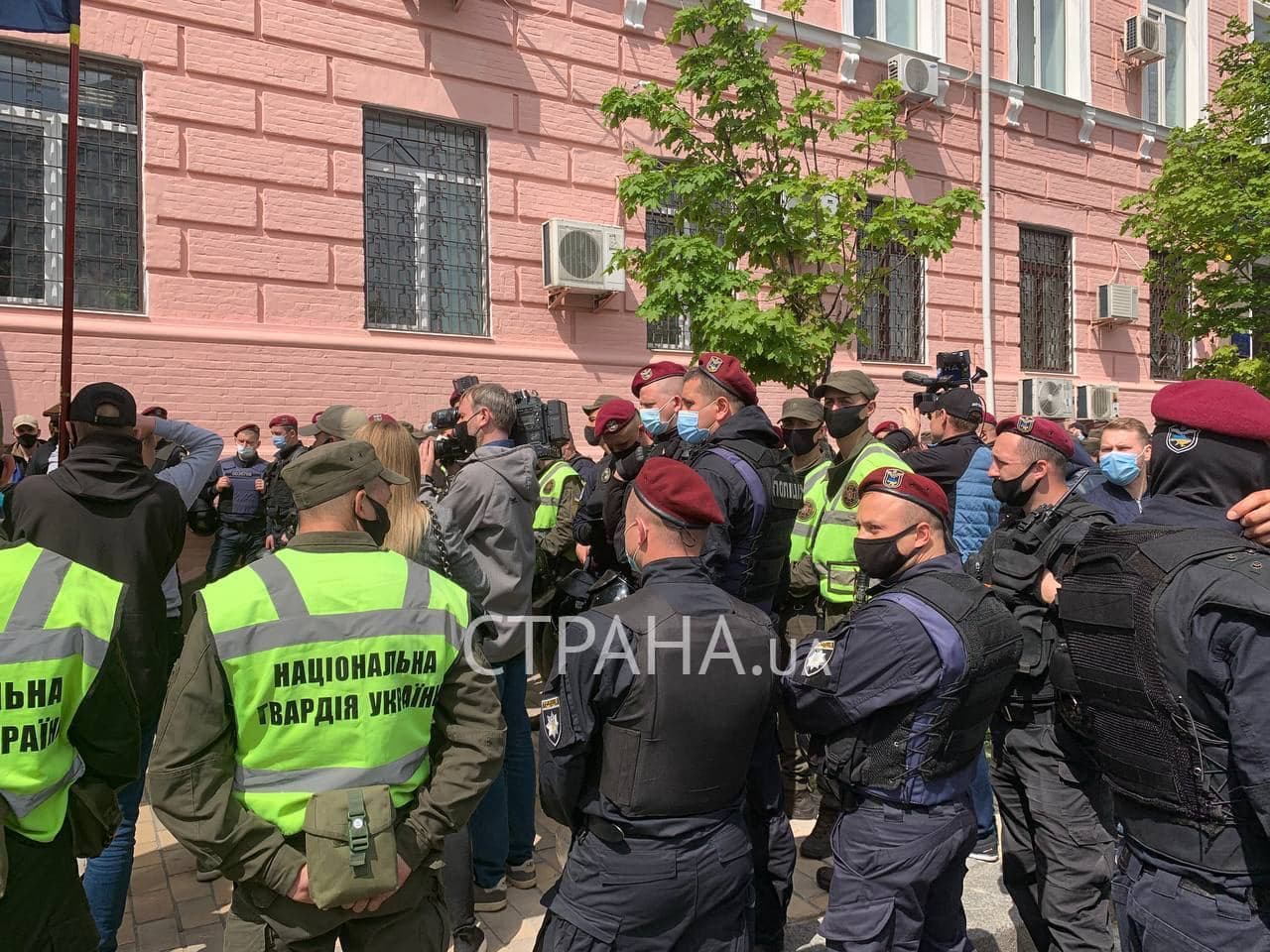 В Киеве Нацкорпус пикетирует Печерский суд