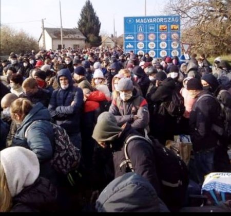 толпа на границе с Венгрией