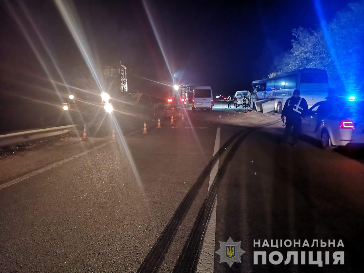 В Запорожской области автобус попал в ДТП. Фото: Нацполиция