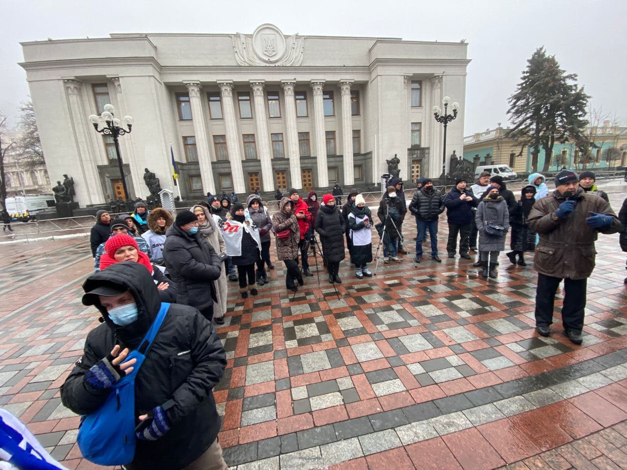 Под зданием Верховной Рады "дежурят" предприниматели. Фото: Страна