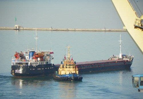 В Черном море затонул сухогруз, сейчас ищут спасателей. Фото: t.me/breakingmash