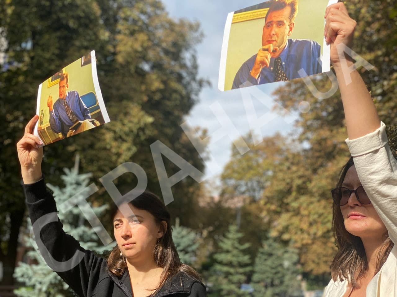 В Ильинском сквере в Киеве состоялась акция памяти Георгия Гонгадзе, приуроченная к 21-й годовщине убийства украинского журналиста