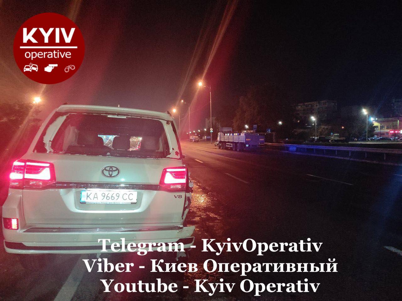 В Киеве сотрудник одной из станций технического обслуживания разбил машину клиента, когда сам на ней катался на Кольцевой дороге