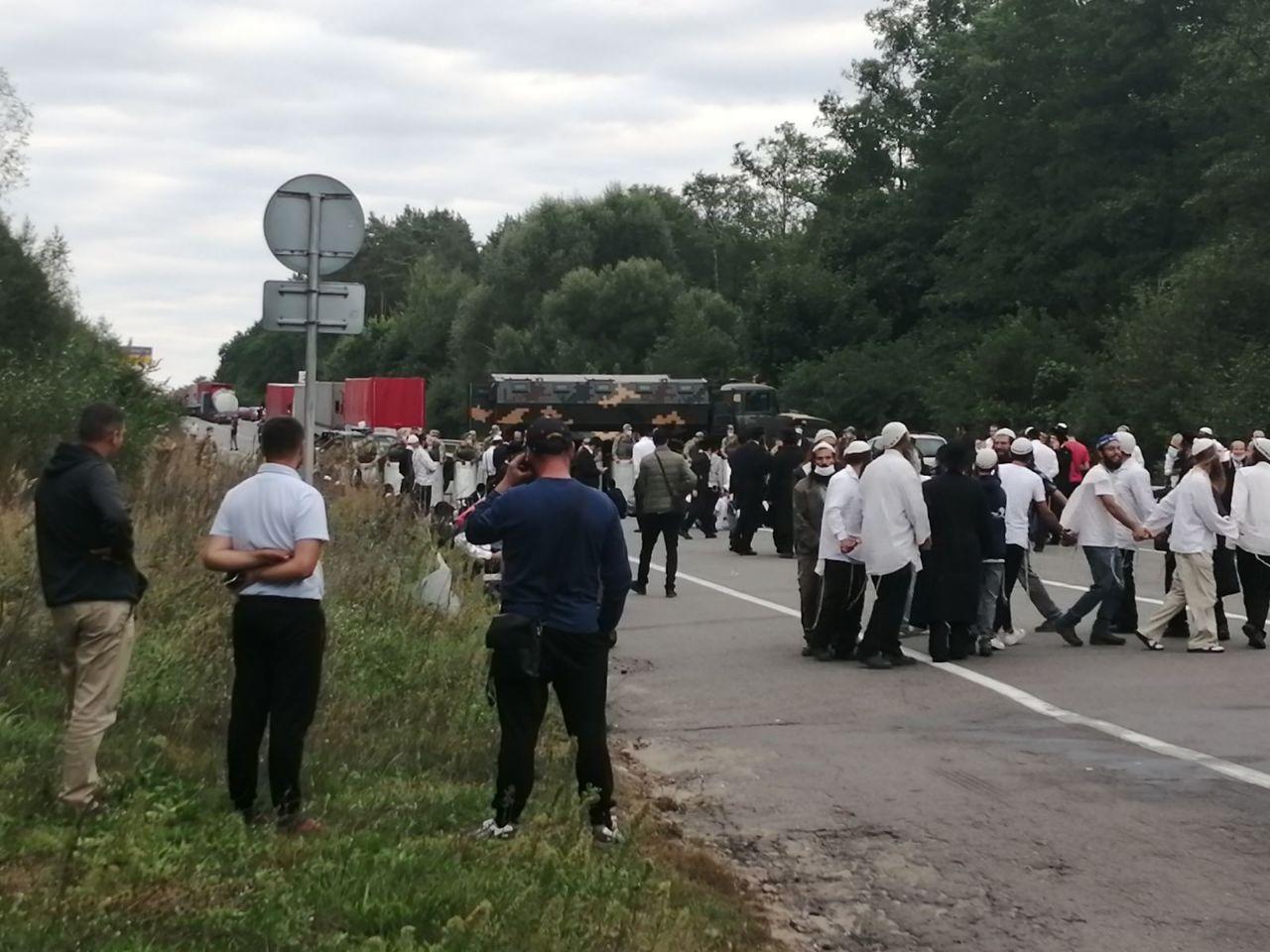 Более 700 человек находятся в пункте пропуска "Новые Ярыловичи"-"Новая Гута" в ожидании пропуска украинской стороной. Фото: gpk.gov.by