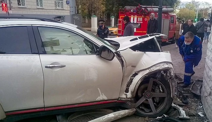 В Москве задержали певца Гулиева, который устроил ужасное ДТП. Фото: Комсомольская правда