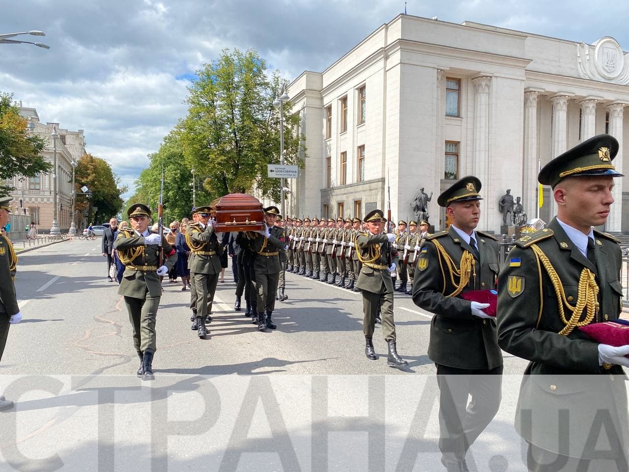 В Киеве закончилось прощание с Евгением Марчуком