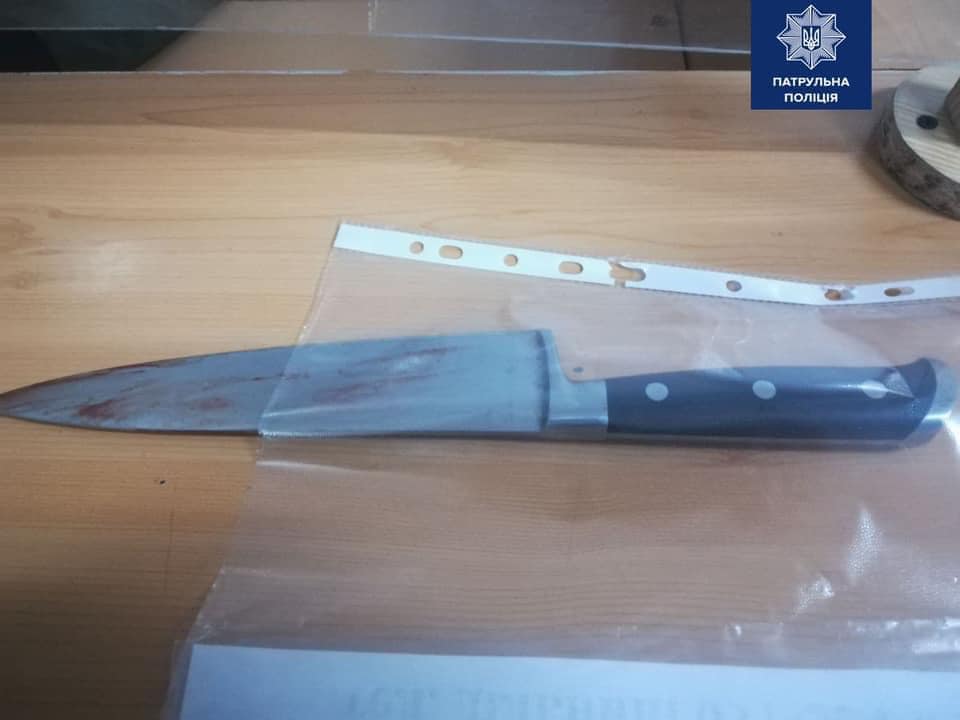 Нож, оставленный в школе "Осирисом".