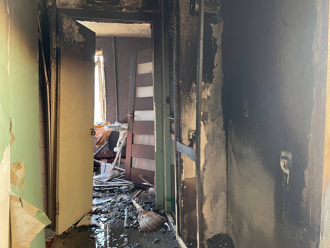 Наслідки ракетного удару по житловому будинку в Умані