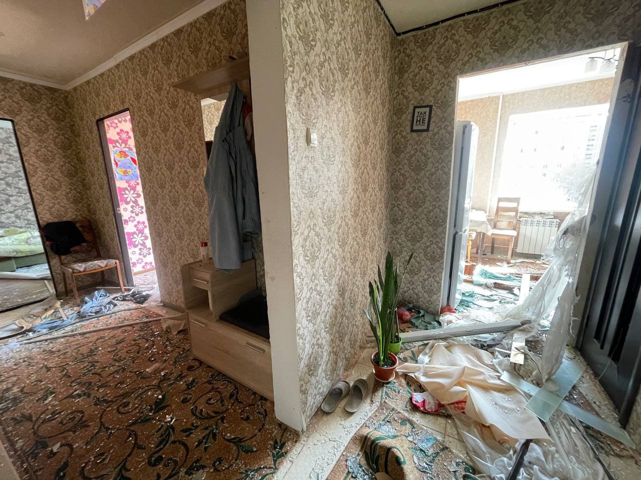 Наслідки ракетного удару по житловому будинку в Умані