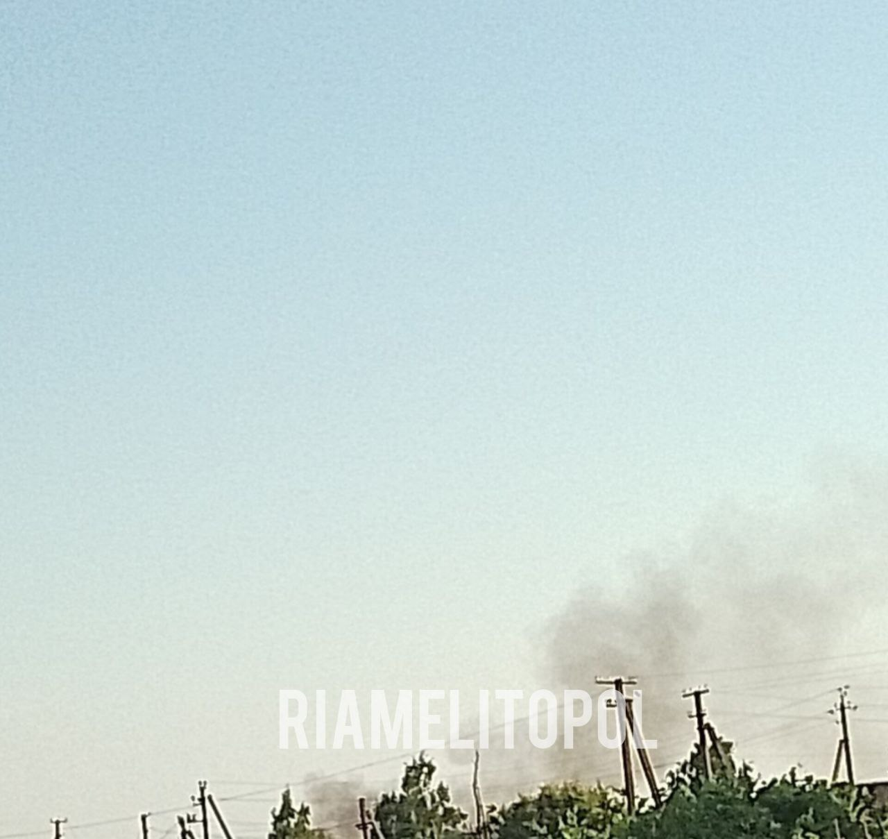 Дым в оккупированном Мелитополе после нескольких взрывов
