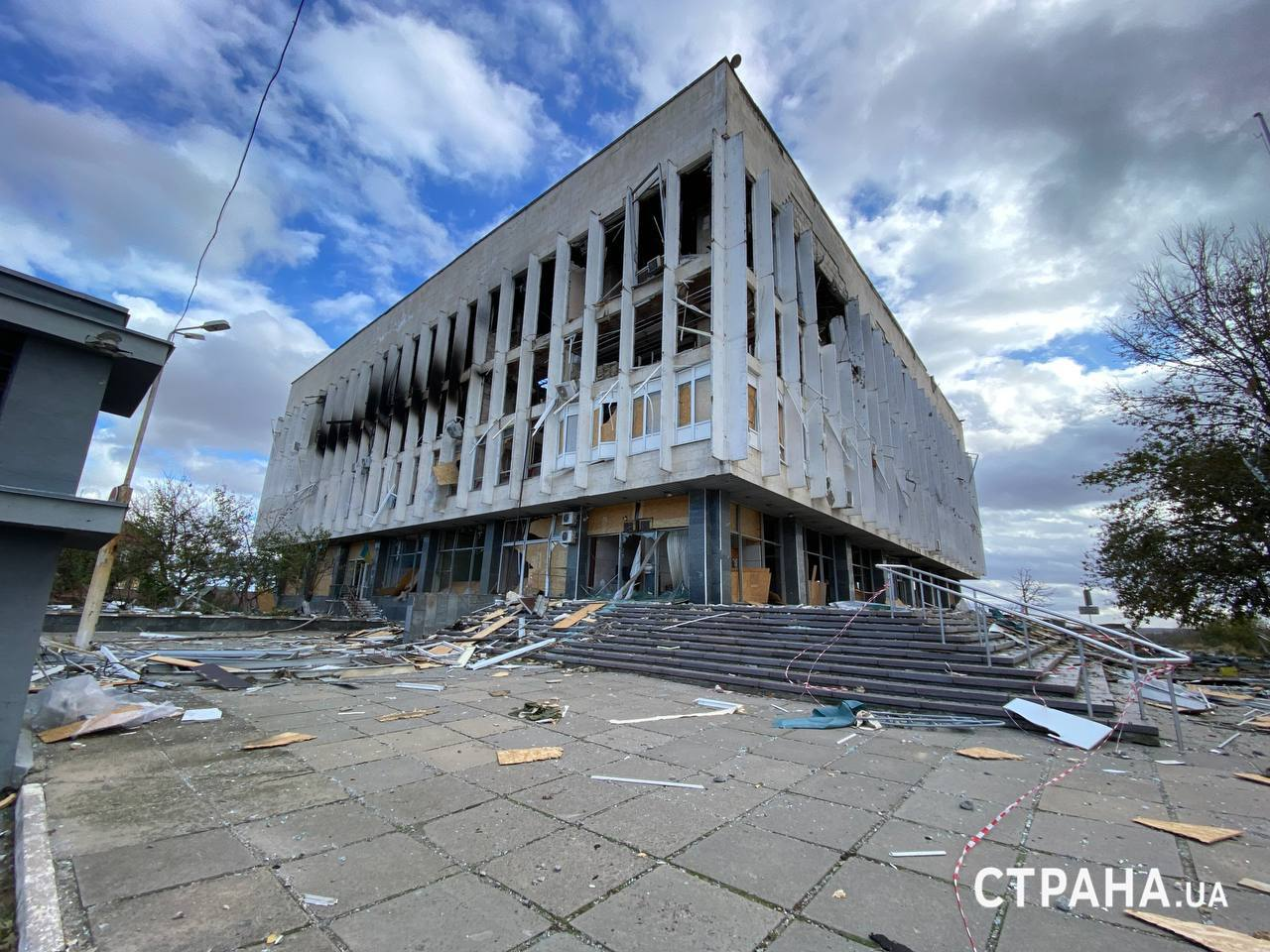Разрушенная из-за обстрелов россиян инфраструктура в Херсоне