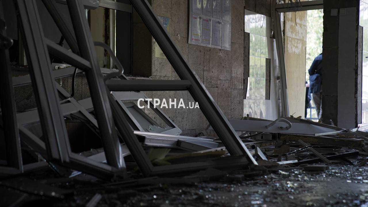 Наслідки удару по поліклініці у Києві