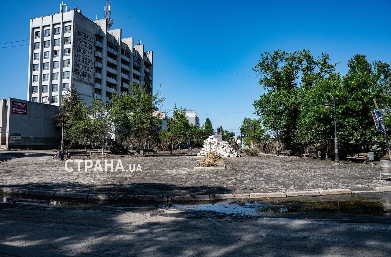 Парковые зоны Херсона после затопления. Фото - Страна