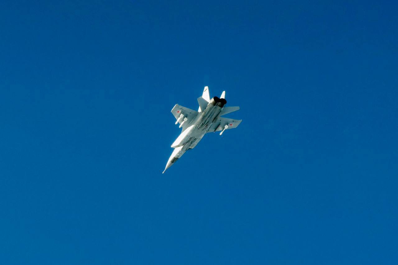 Фото (2) МиГ-31 в небе Эстонии. Источник - Телеграм