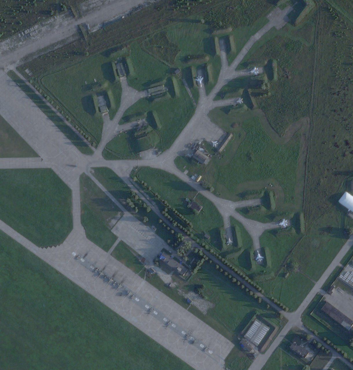 Супутниковий знімок (2) атакованого аеродрому в Курській області. Джерело - Телеграм